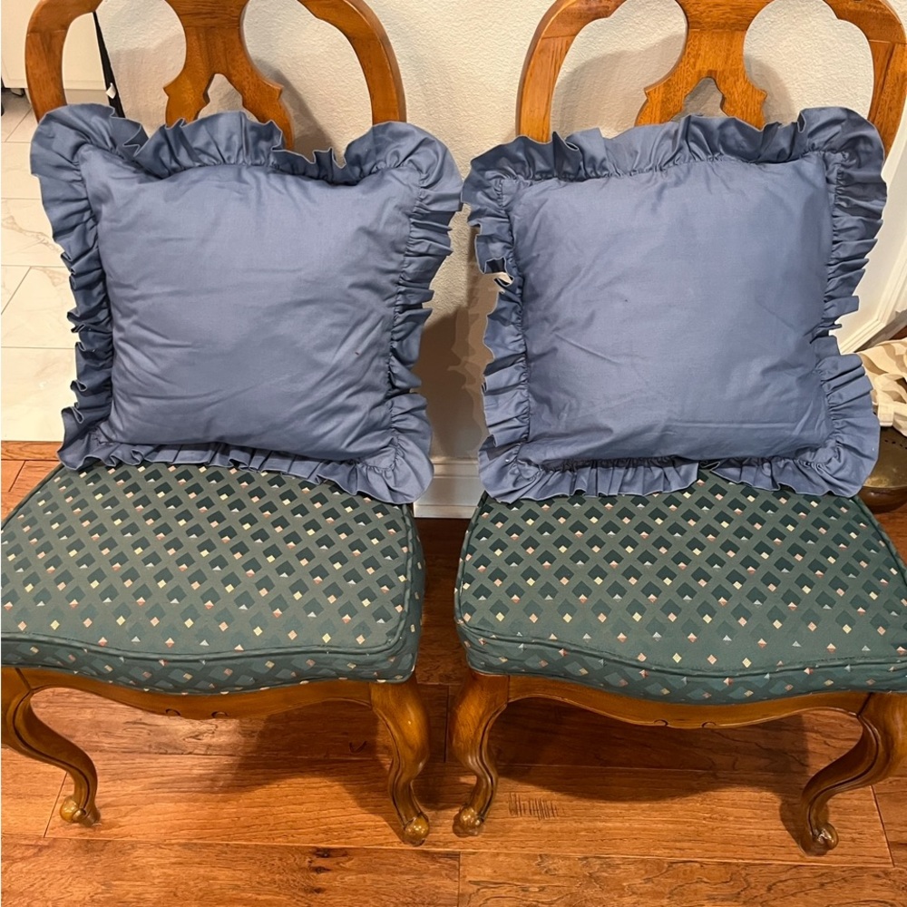 Vintage handmade Susan Winget Santa ruffle pillow set. Set of 2. EUC! - Picture 4 of 7